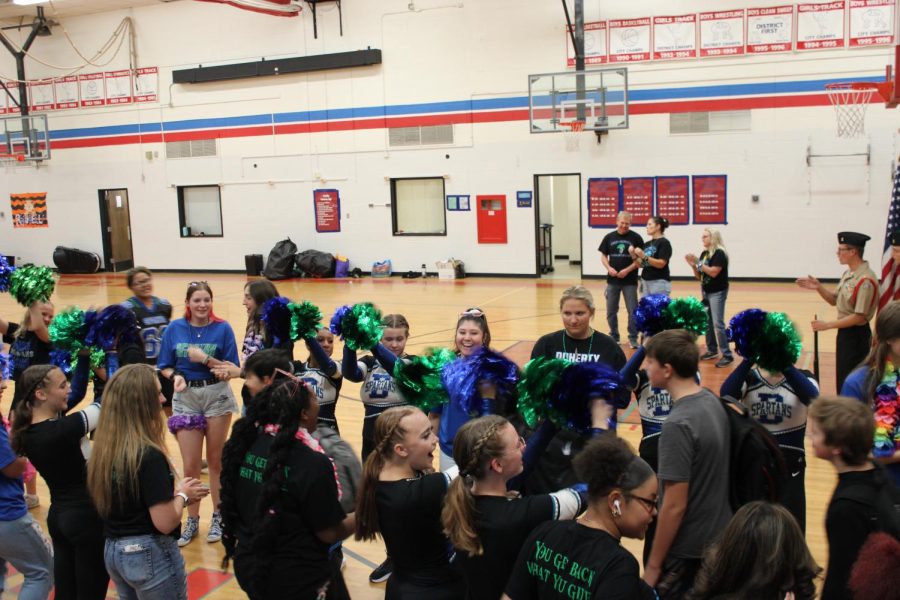 Doherty Link Crew and Doherty Poms welcoming kids at Russel Middle School. This was an effort to get 8th graders to attend the homecoming football game. Im excited for the class of 2027! said link crew leader Madelyn Perkins.