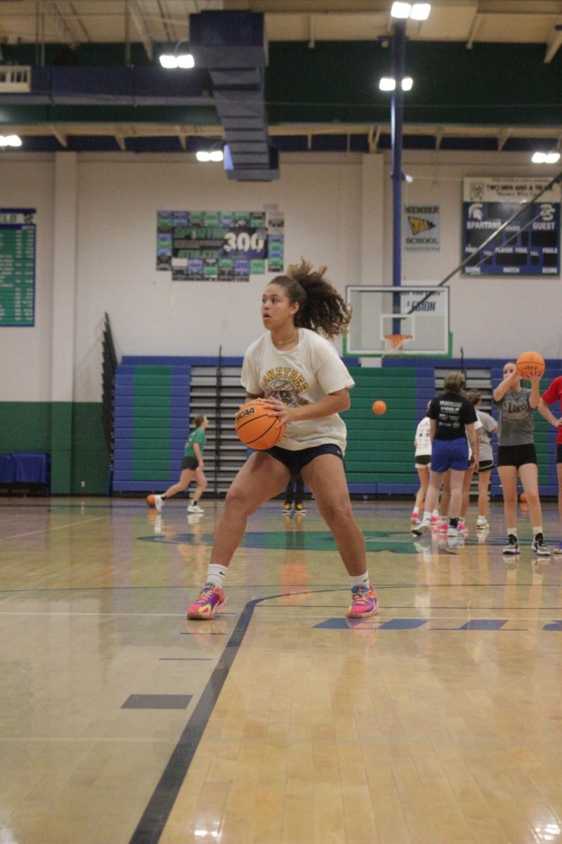 Aubrey Smith passing the ball the the corner during a basketball drill at 6 am basketball practice. 