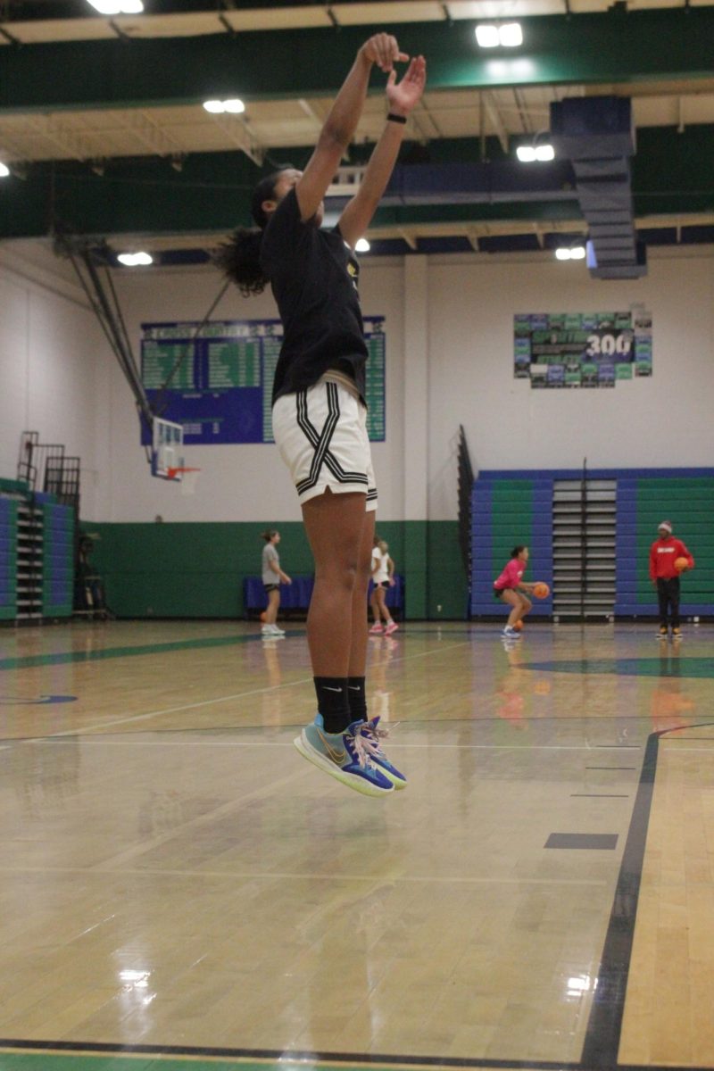 Nelah Thompson shooting basketball at 6 am practice. 