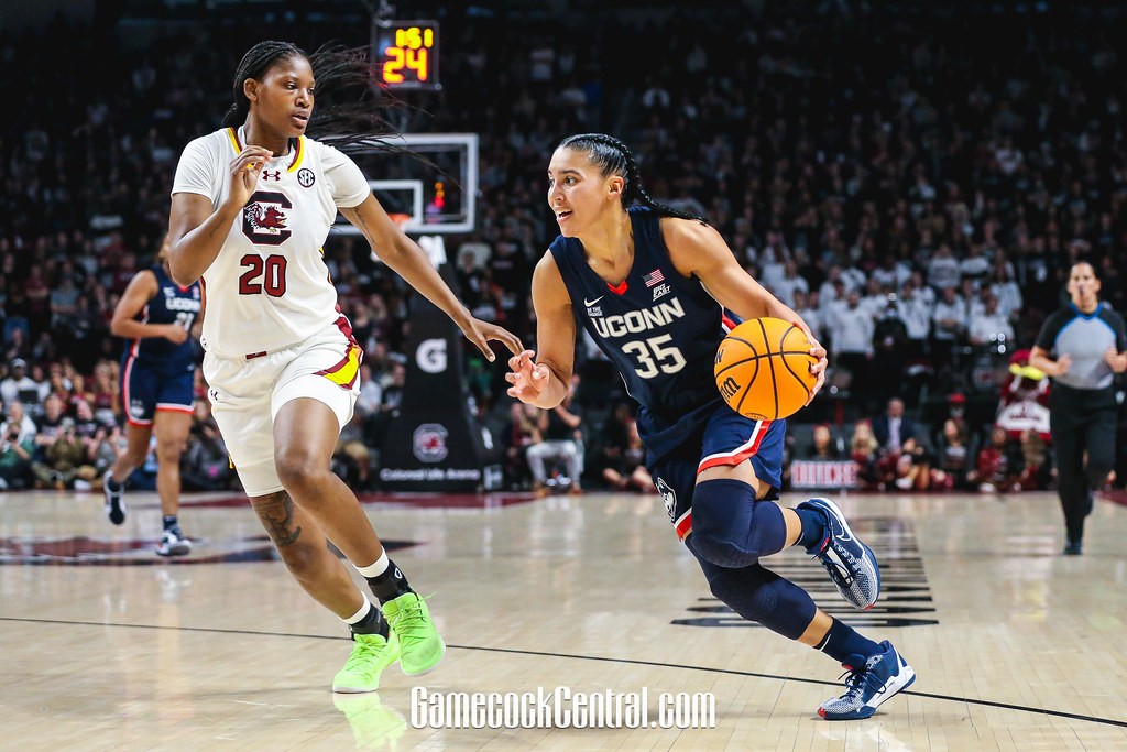 Azzi Fudd driving past Sania Feagin in the championship game.